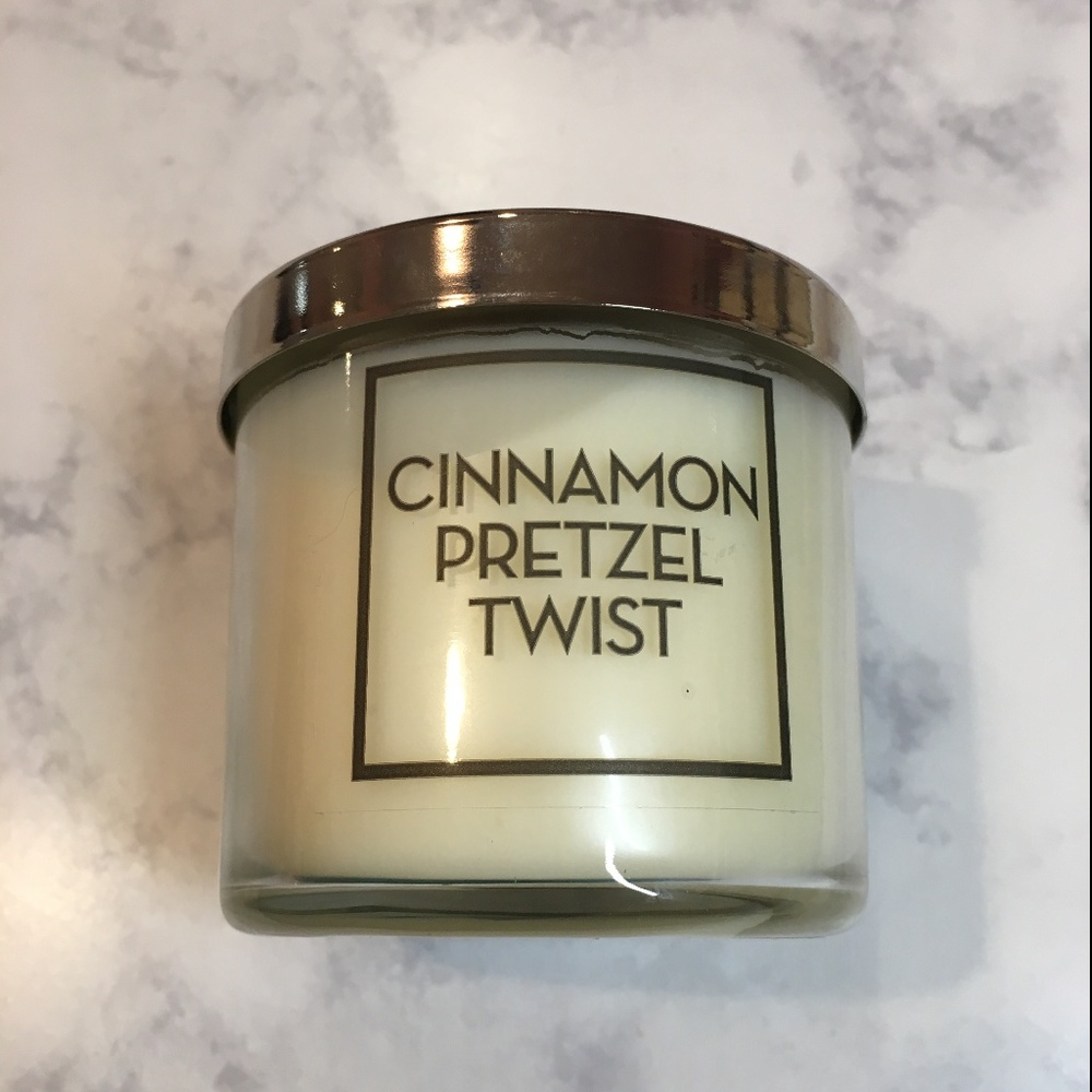 Bath & Body Works Cinnamon Pretzel Twist Candle